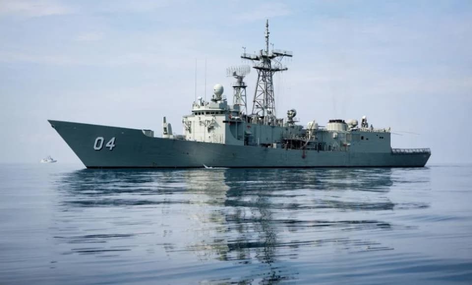 HMAS Darwin at sea